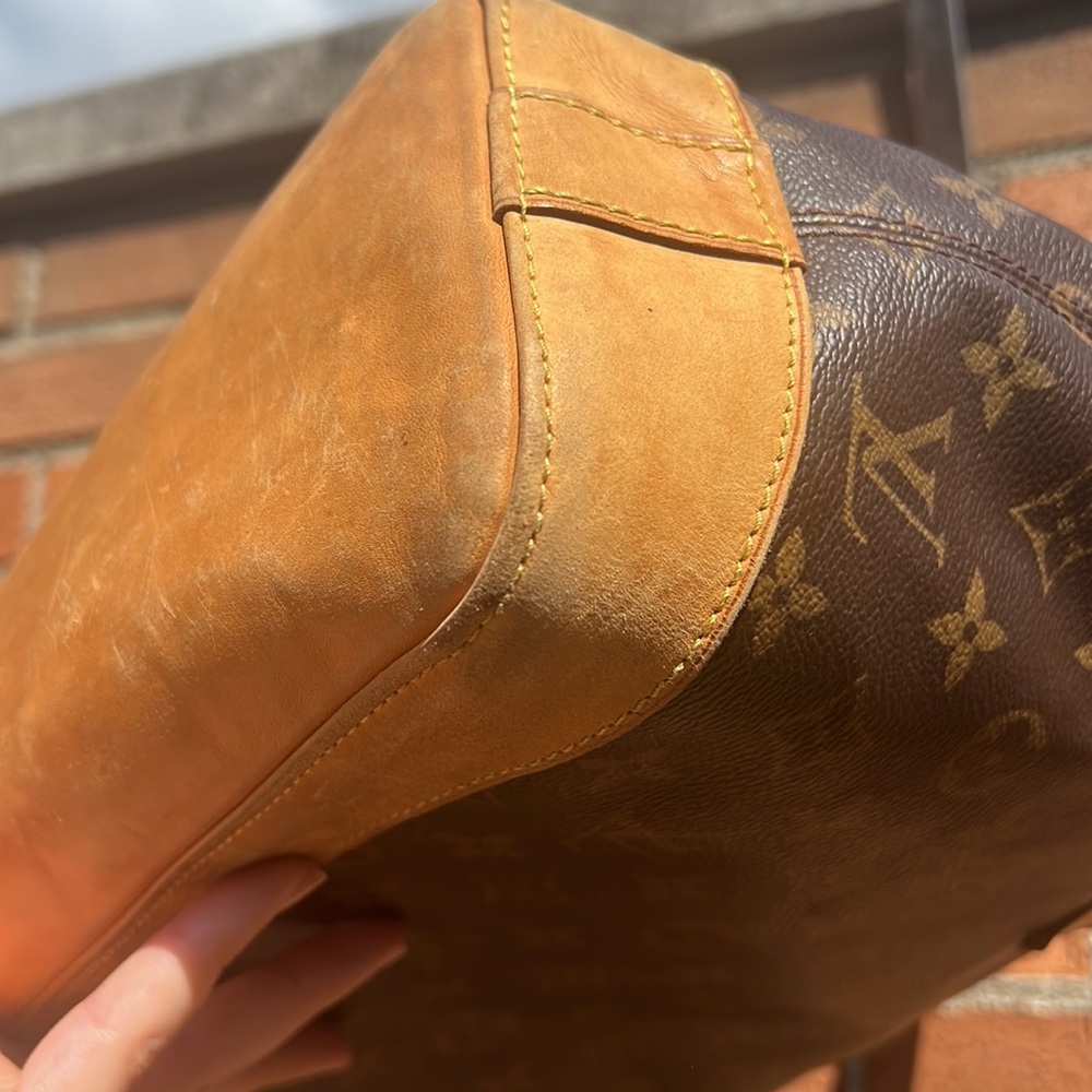 Authentic Louis Vuitton Lock It Horizontal Shoulder Bag LV Monogram Brown Tan - Picture 7 of 17